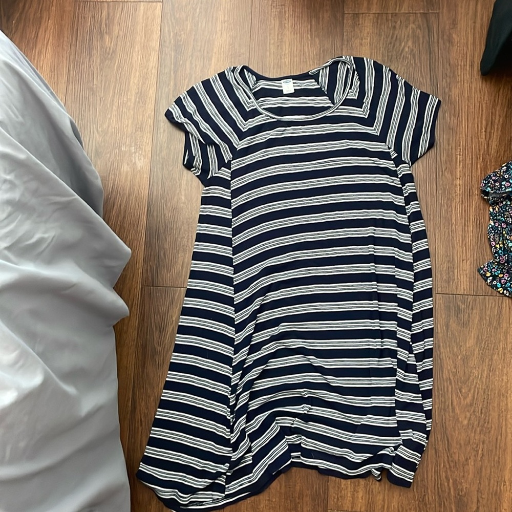 Old navy navy/ white tshirt dress